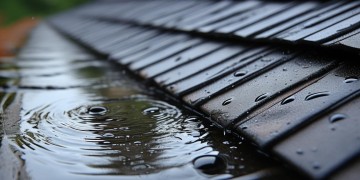 物业管房顶漏雨这块吗？